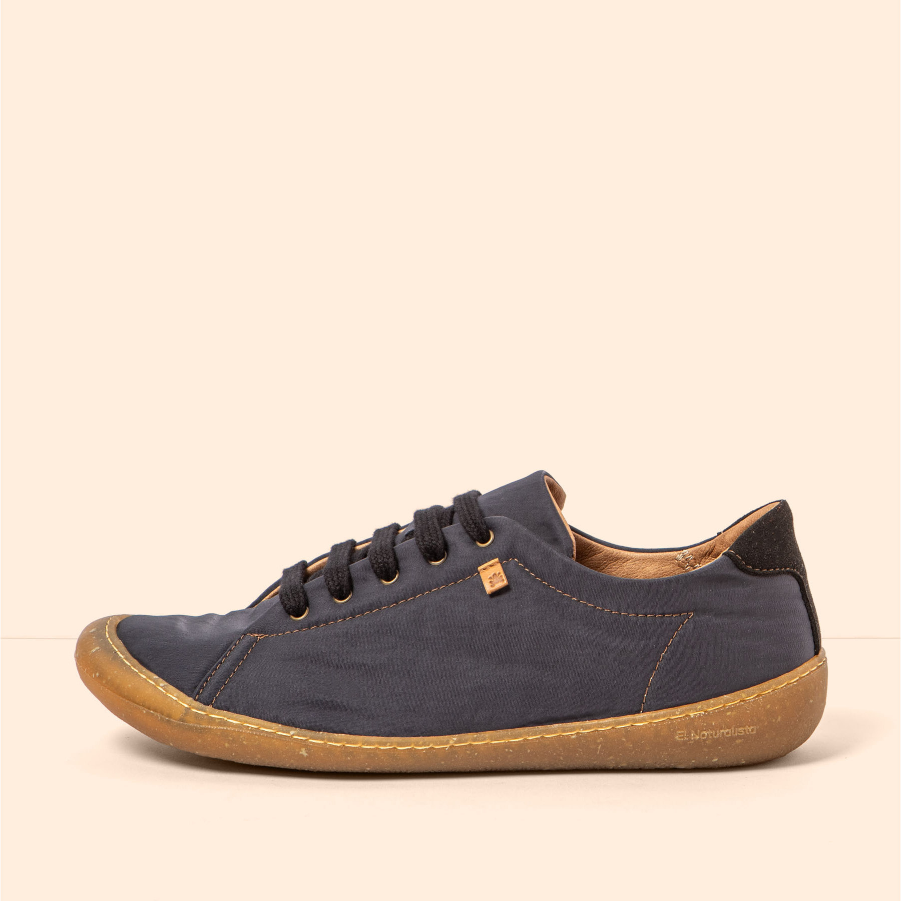 Zapatos N5767A WASHED NYLON BLACK/PAWIKAN color Black