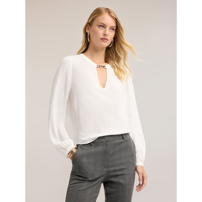 Motivi - Blusa in crêpe de chine con passante metallico - Bianco