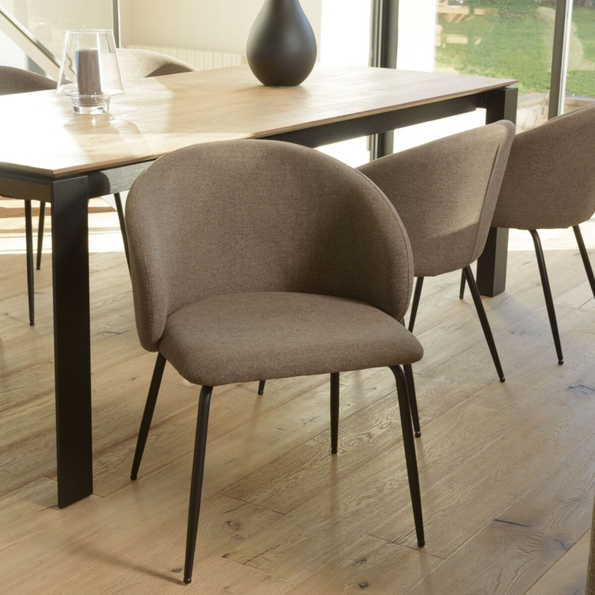 TOM - Lot de 2 chaises tissu marron dossier arrondi pieds acier noir
