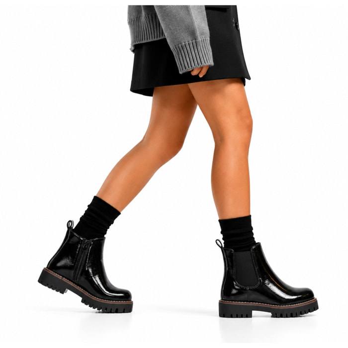 Stivaletto in simil pelle con elastico laterale