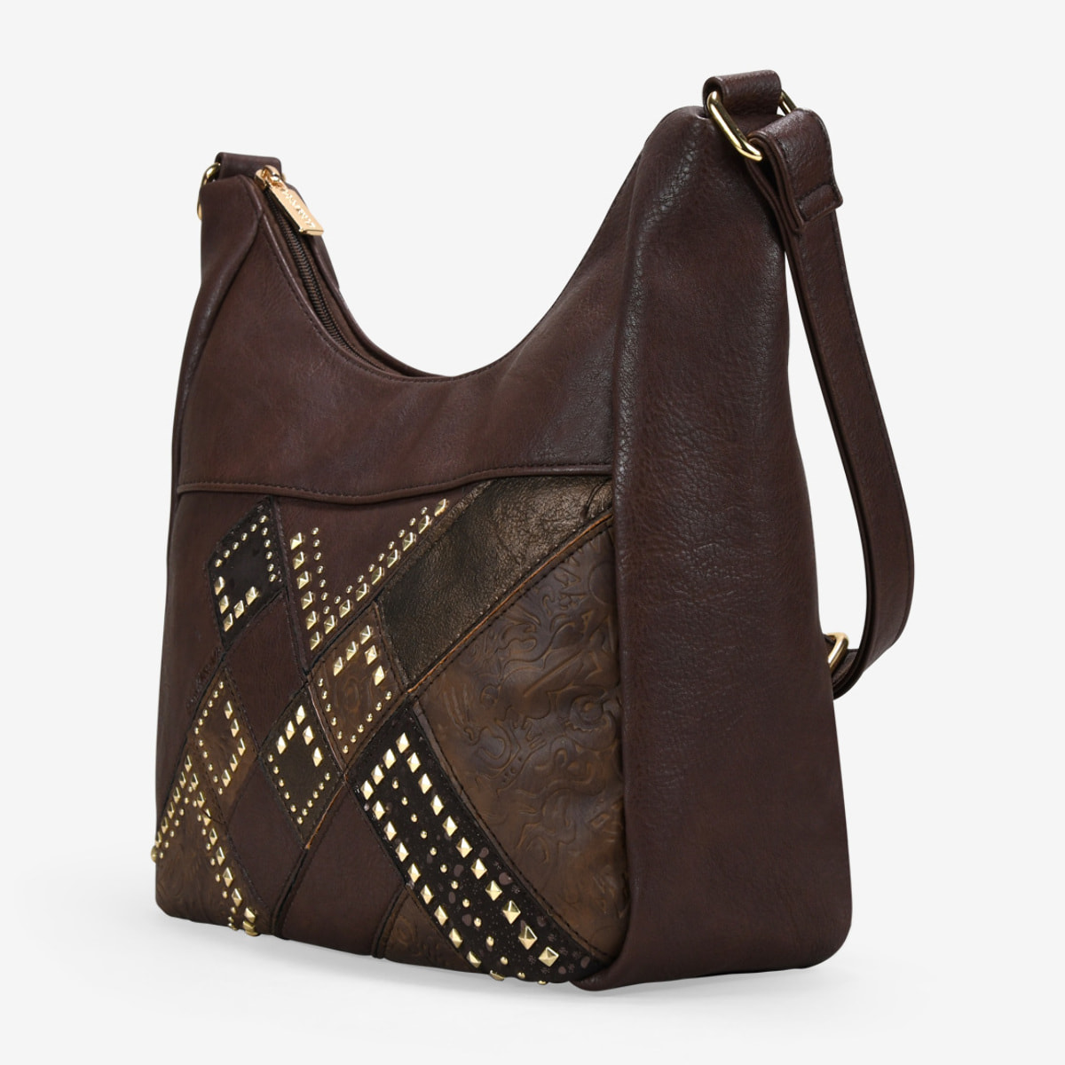 Bolso bandolera marrón con tachas metálicas