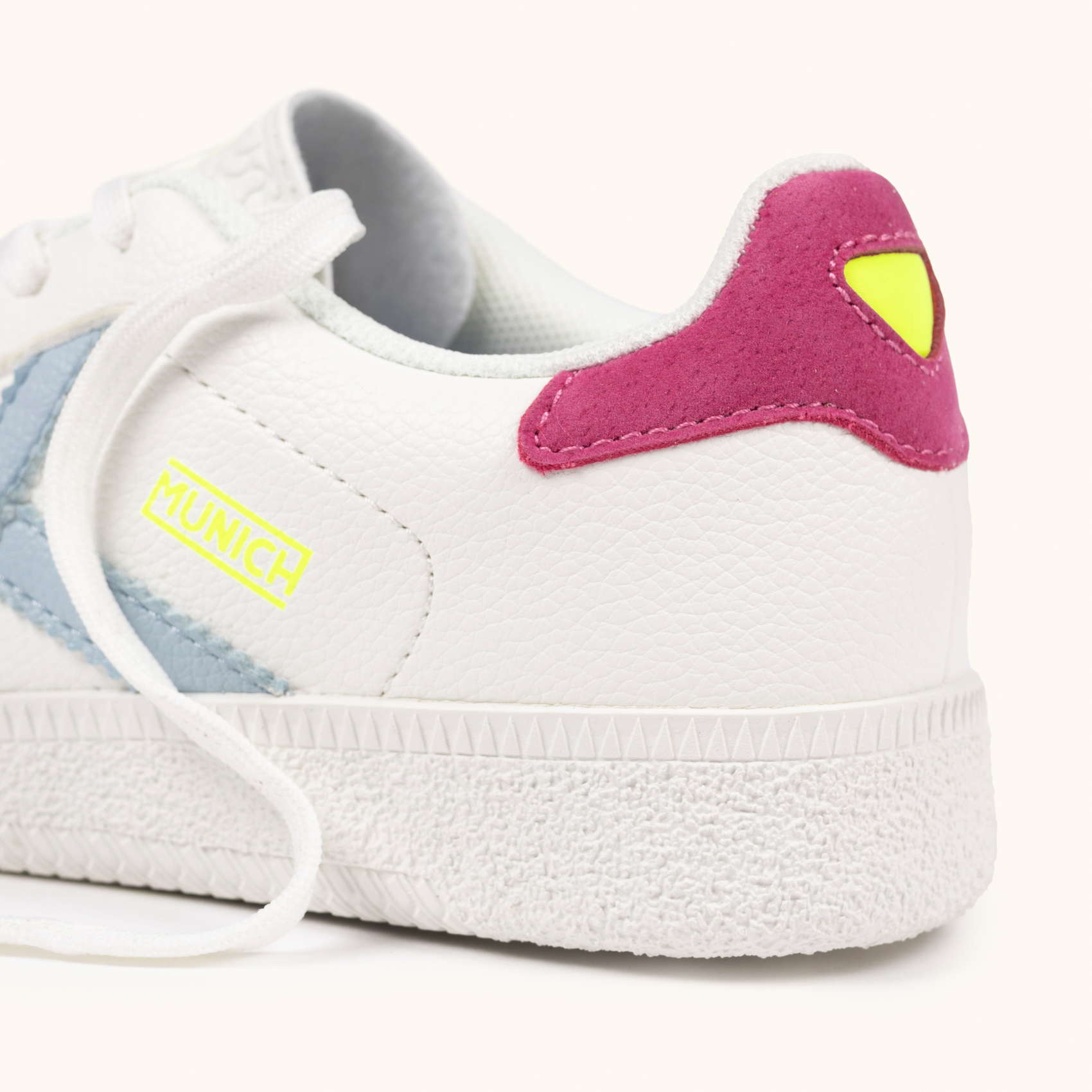 Zapatillas Infantiles Blancas con Cordones y Detalles Pastel MUNICH MINI BARRU 15