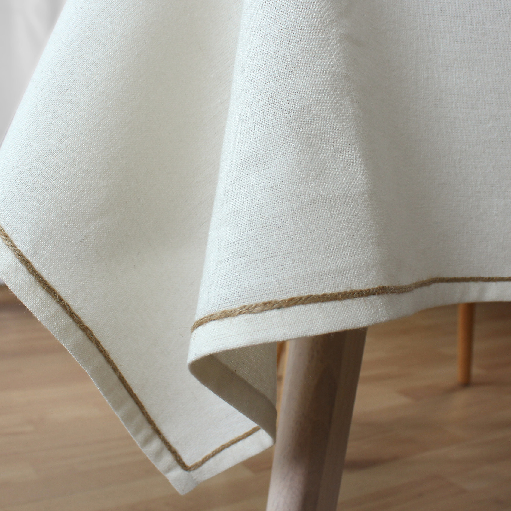 Nappe unie avec feston en jute - Ecru