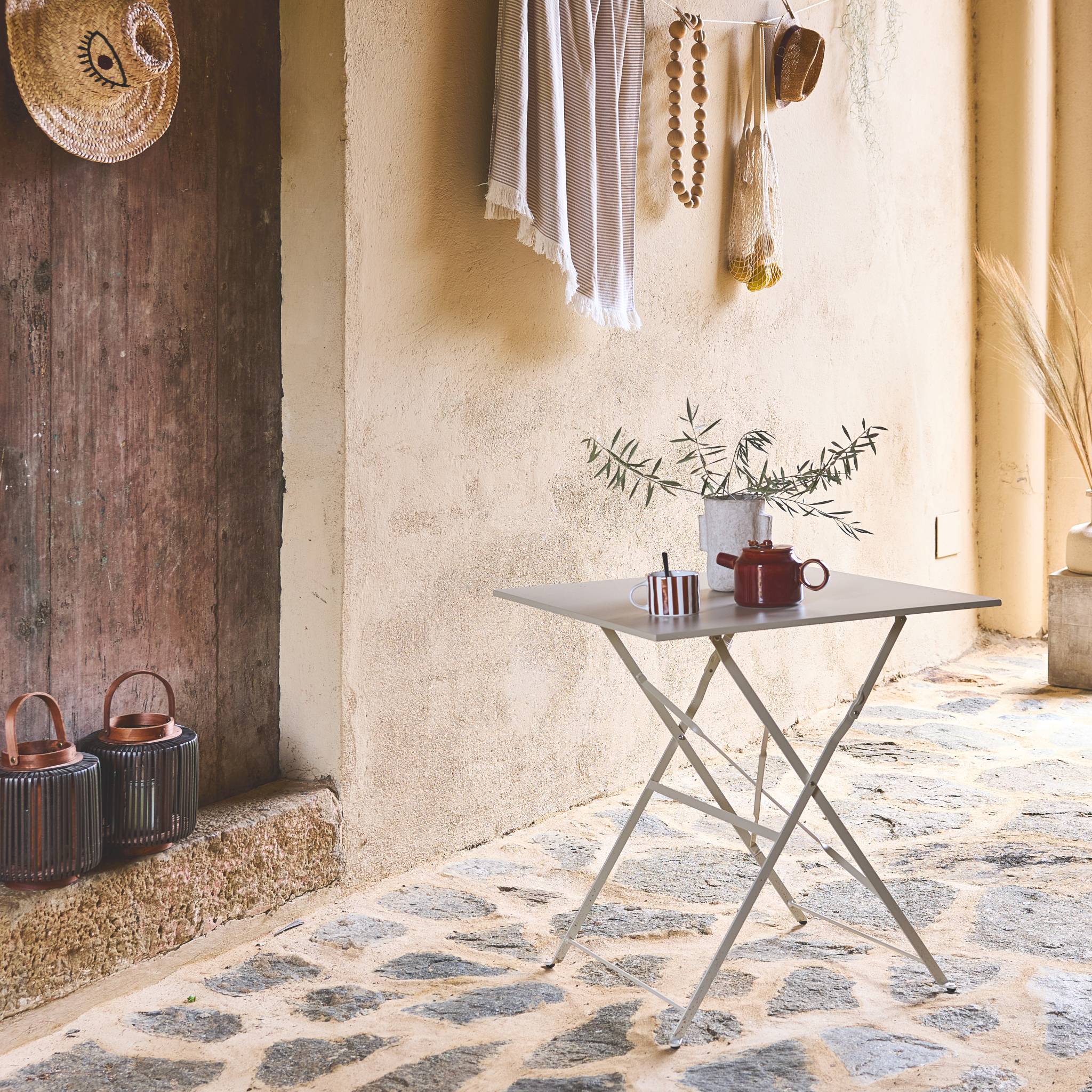 Table de jardin bistrot pliante métal + 2 assises beige 70 x 70cm. acier thermolaqué