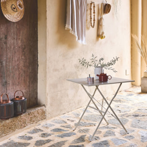 Table de jardin bistrot pliante métal + 2 assises beige 70 x 70cm. acier thermolaqué