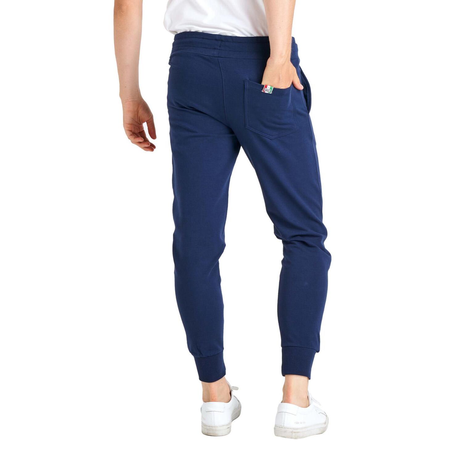 Pantalón básico de hombre con logo pequeño