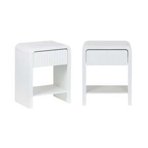 Lot de 2 tables de chevet effet bois blanc rainuré 1 tiroir. 1 étagère