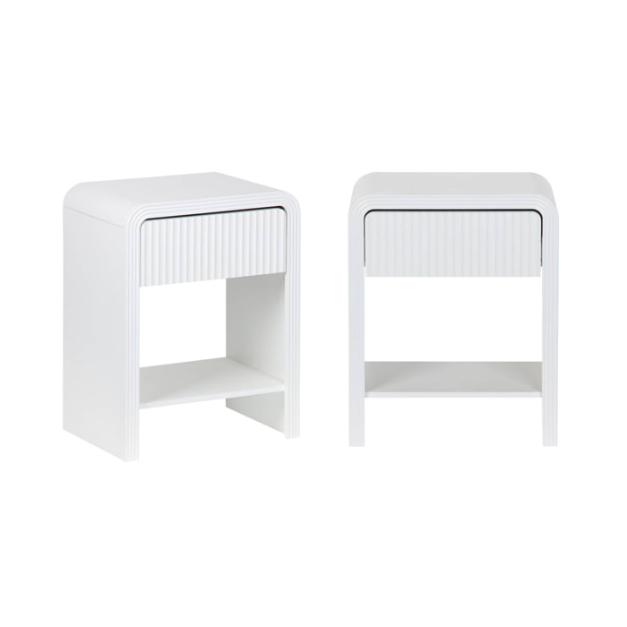 Lot de 2 tables de chevet effet bois blanc rainuré 1 tiroir. 1 étagère