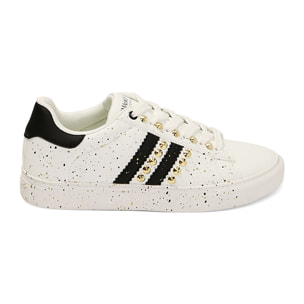 Sneakers bianche con borchie oro
