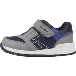 Zapatillas Niño de la marca GEOX  modelo B RISHON BOY GRIS