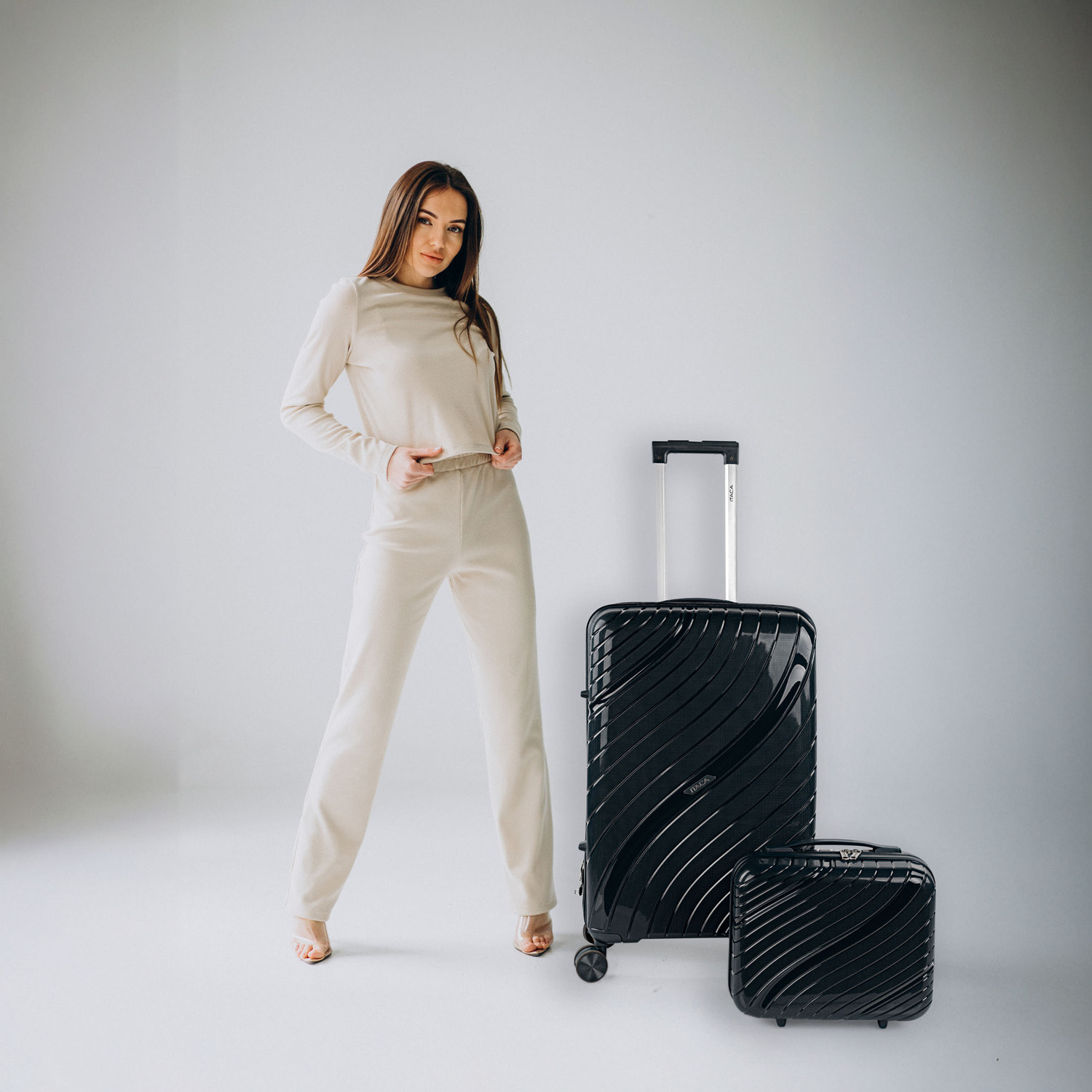 Juego De Maletas Rígidas Pp Itaca Danubio Negro