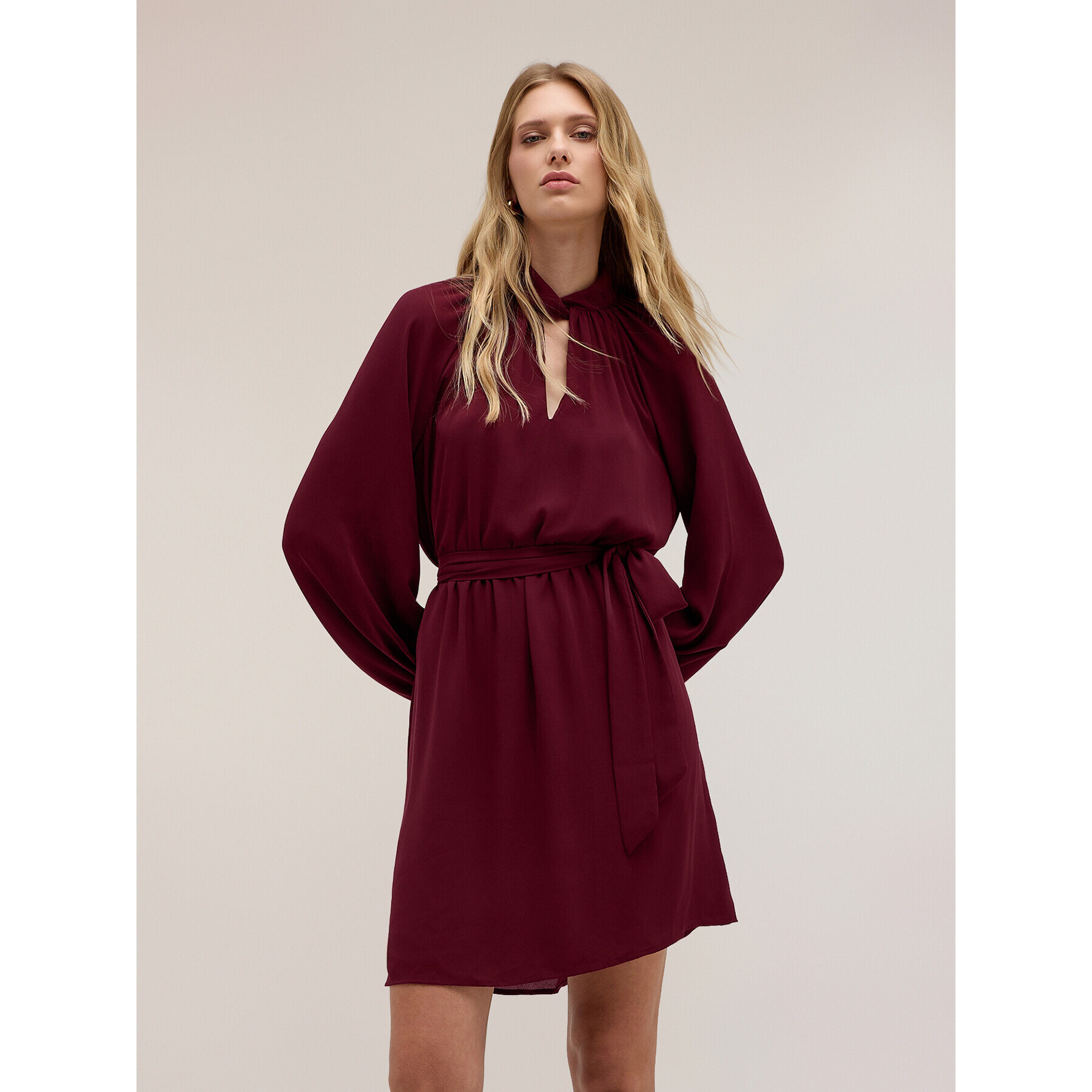 Motivi - Vestito flare drappeggiato in raso - Bordeaux