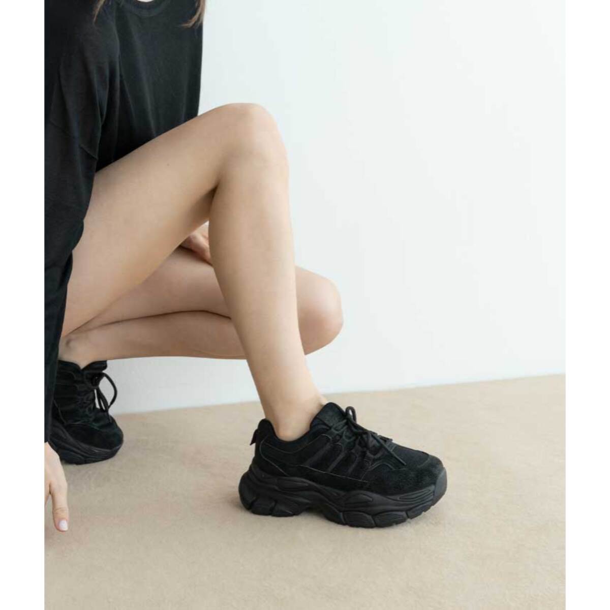 Zapatillas de plataforma negras con rejilla y cordones