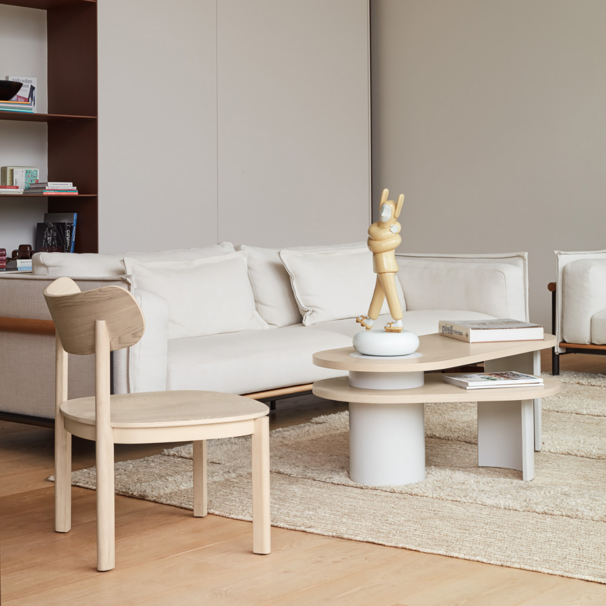 Mesa de centro Nori natural claro y patas crema