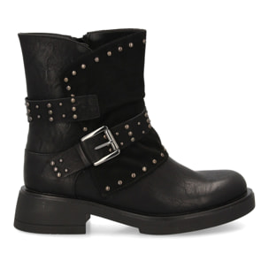 Bota biker con tachuelas y hebilla