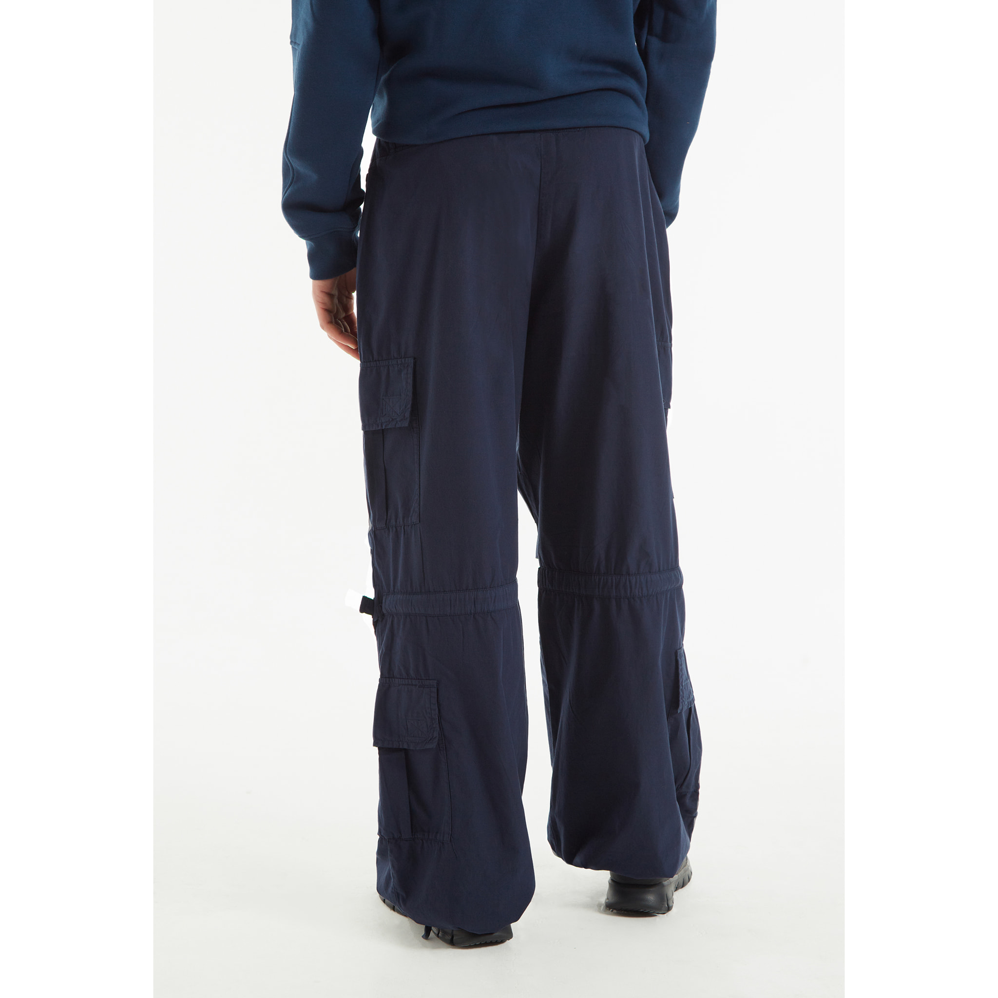 Pantaloni cargo con doppie tasche e coulisse intermedia