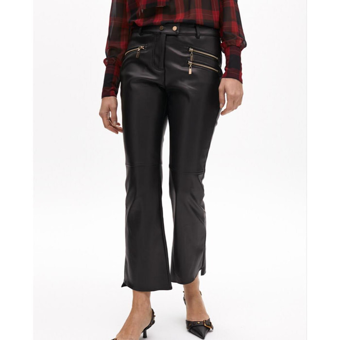 Pantaloni effetto pelle con zip