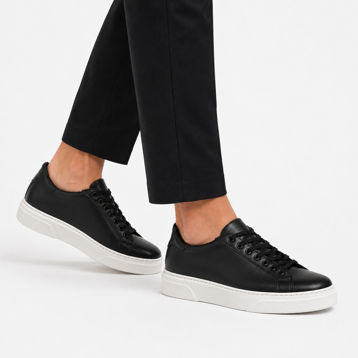 Sneakers stringate in vera pelle