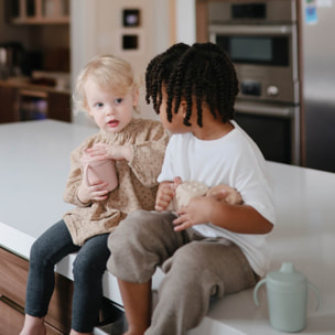 Mushie Taza Didáctica Con Asas Solid