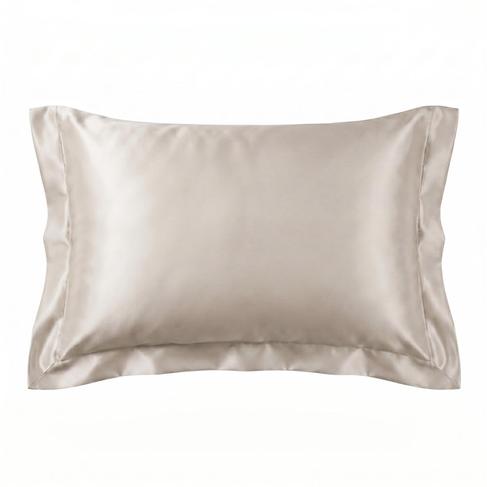 Federa in seta 50x80 cm con zip e volani, fronte in seta morbida e lucente, retro in tencel traspirante, effetto anticrespo e delicata su pelle e capelli, elegante e confortevole, ideale per uso quotidiano e tutte le stagioni