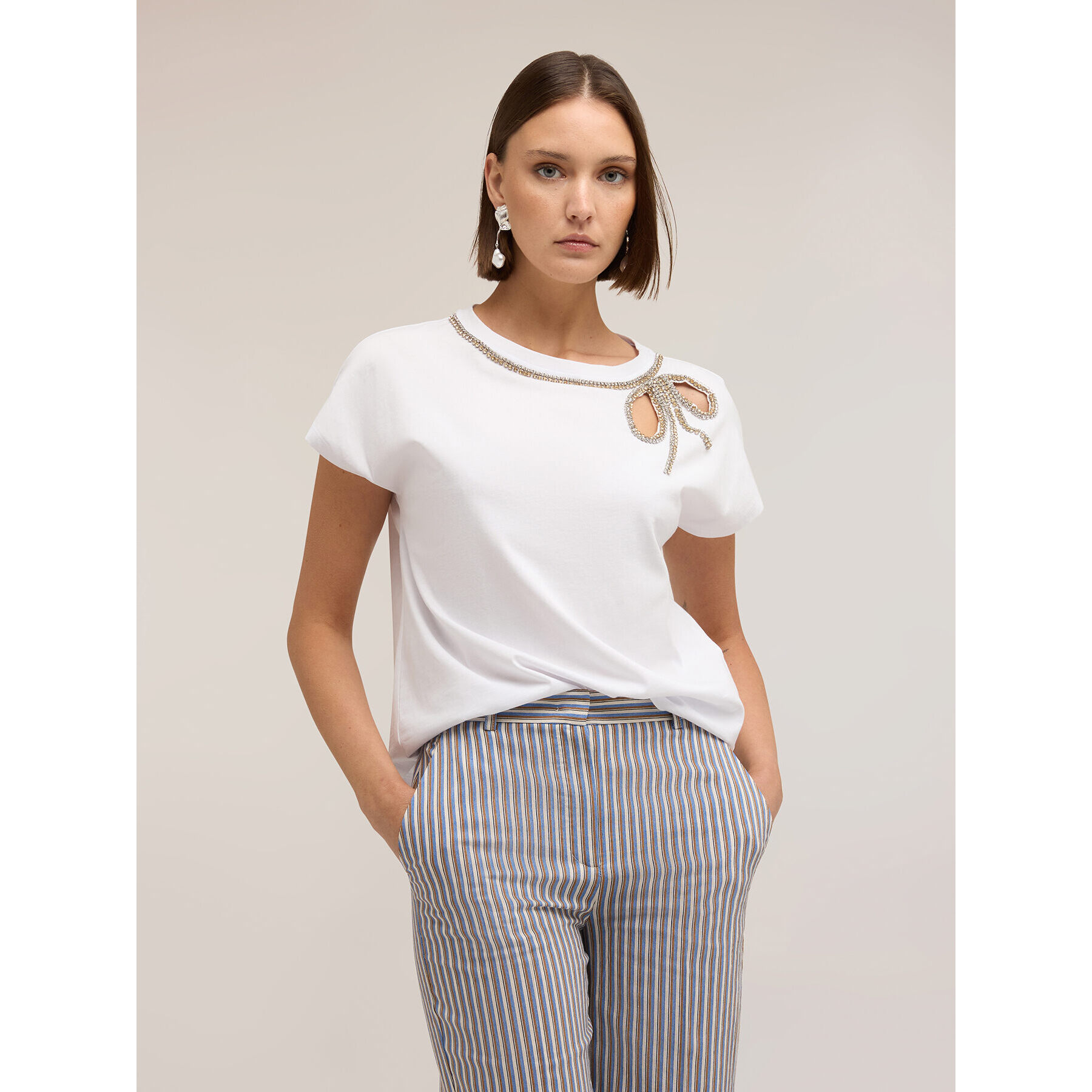 Motivi - T-shirt con fiocco di strass - Bianco