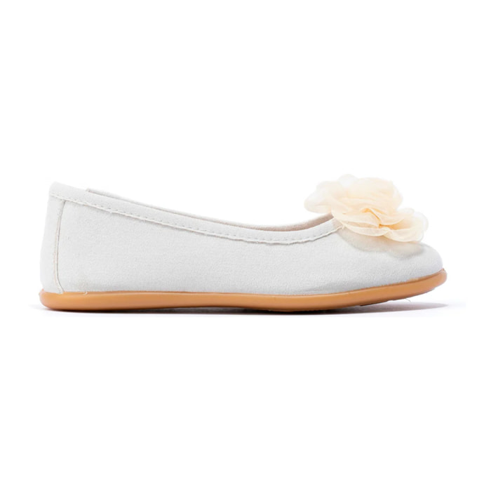 Bailarinas infantiles en color beige con detalle floral