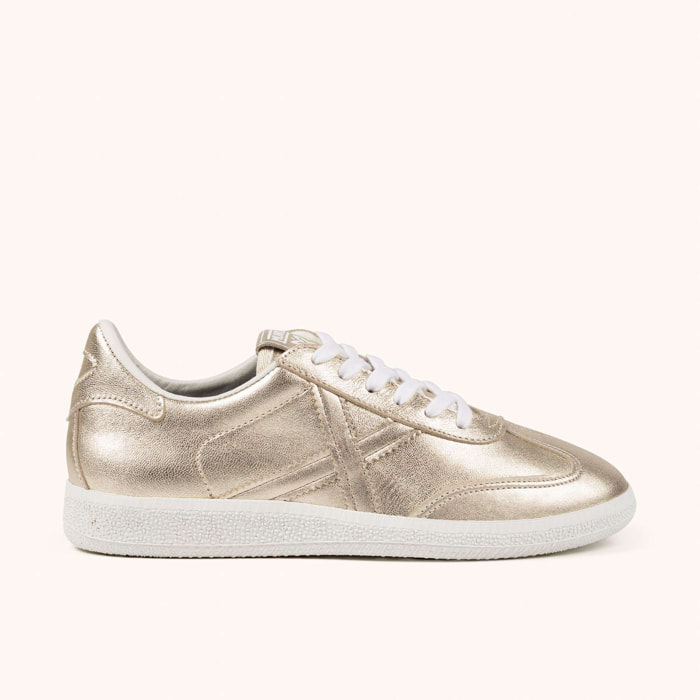 Zapatilla casual en piel metalizada oro con suela blanca MUNICH BARRU 225