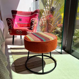 Tabouret en tissu coloré et pieds en métal noir CHAQUIRAS