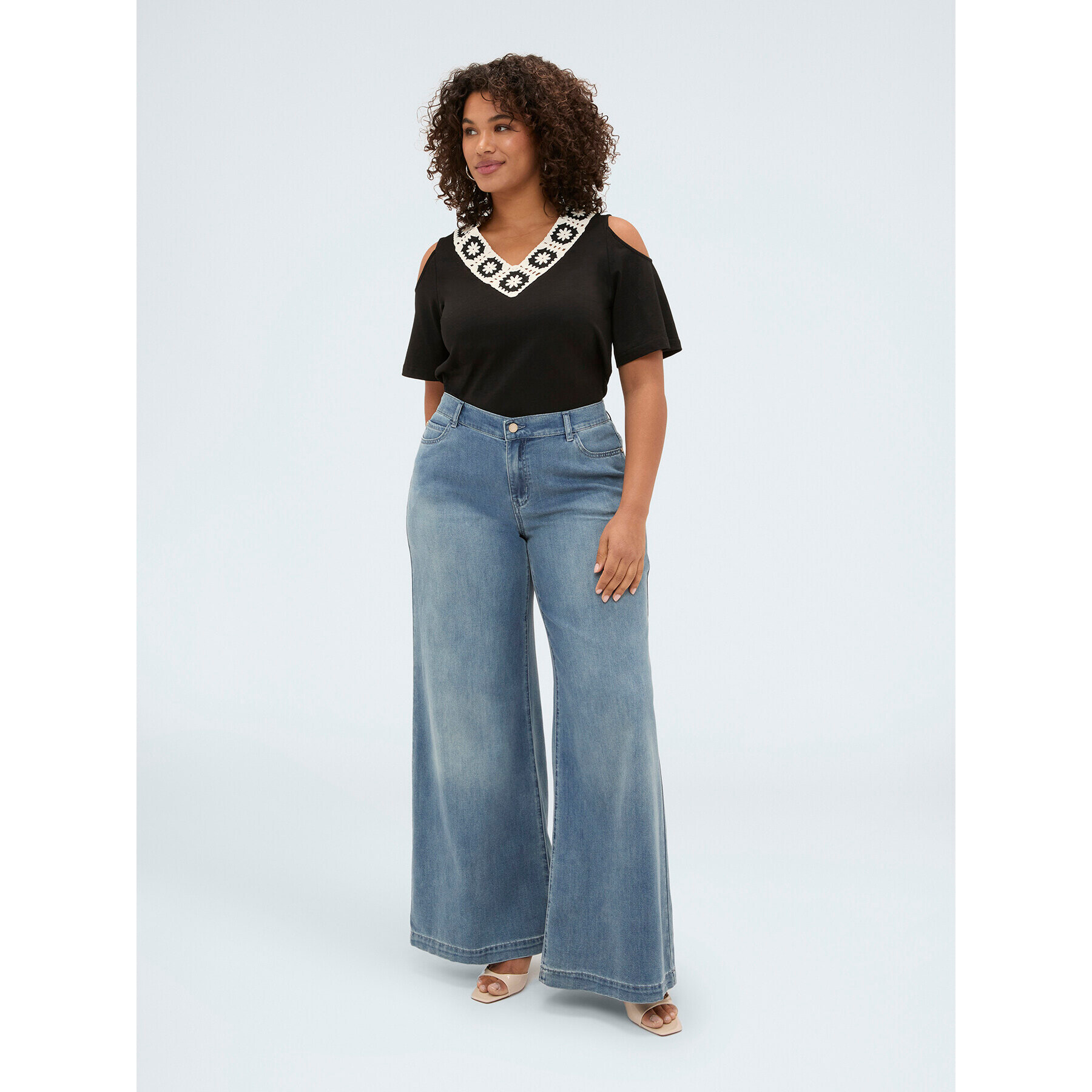 Fiorella Rubino - T-shirt in jersey modal con scollo a V - Nero