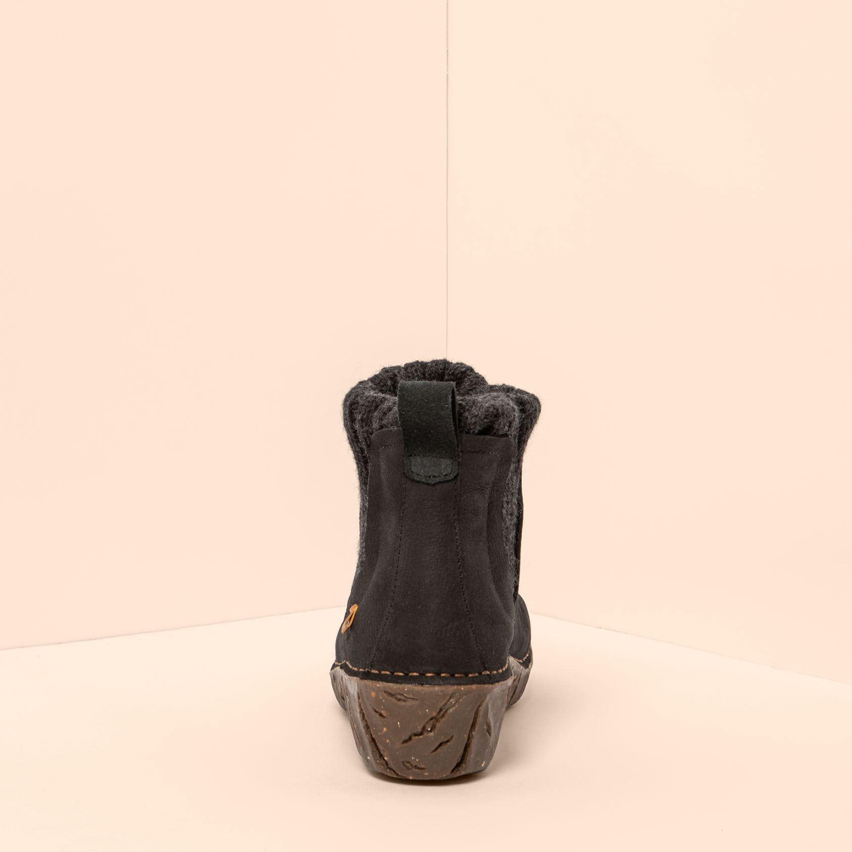 Botines NE23 PLEASANT BLACK/ YGGDRASIL color Black