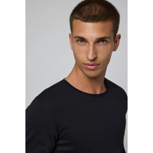 Maglietta calda nera a maniche lunghe in cotone