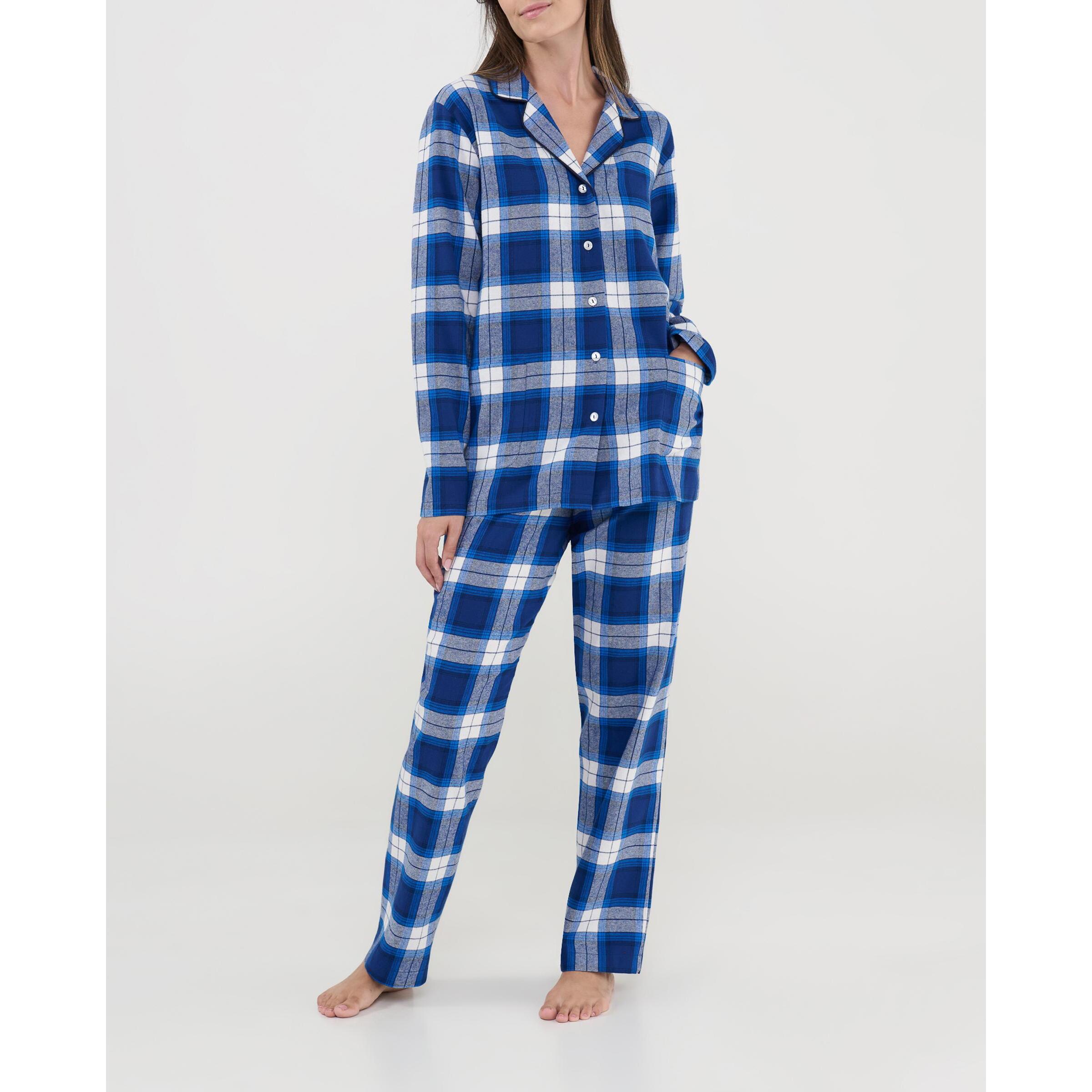 Pijama mujer estampado en cuadros, abierto con botones, con bolsillos de plastón, manga larga y pantalón largo