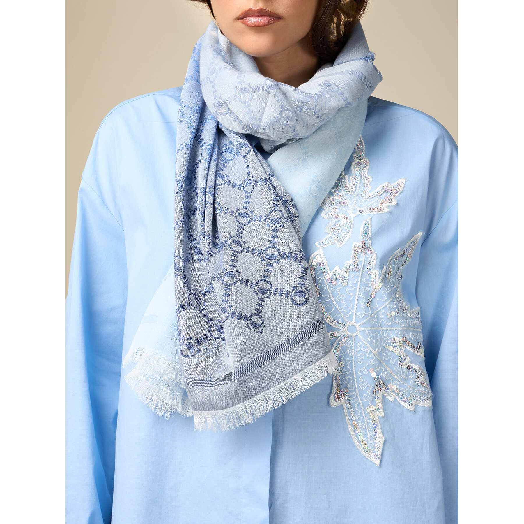 Oltre - Shaded scarf with all over logo - Light - blue