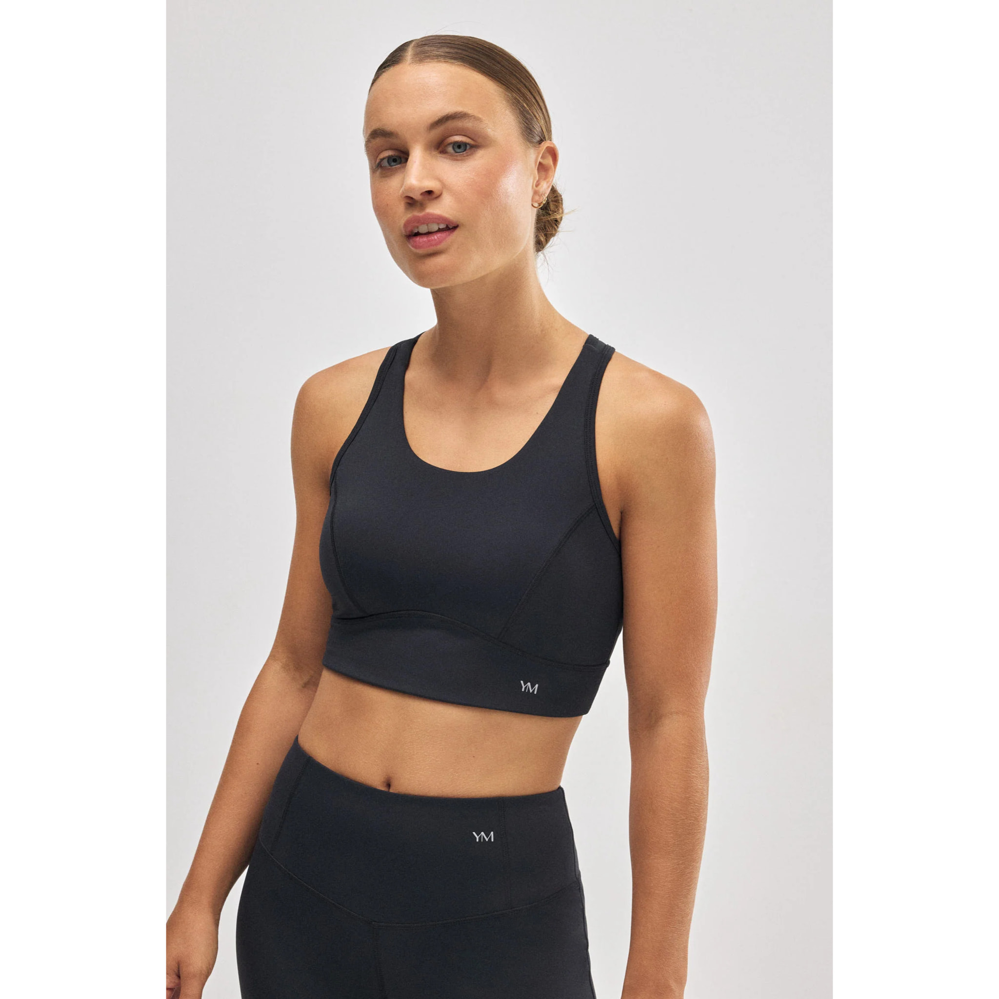 Reggiseno sportivo nero con schiena incrociata