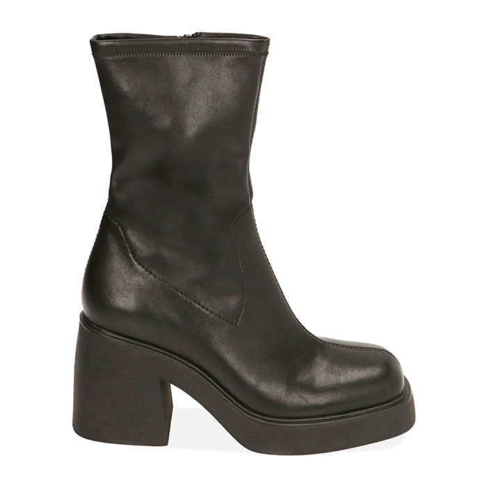 Botines negros de plataforma, tacón 8,5 cm.