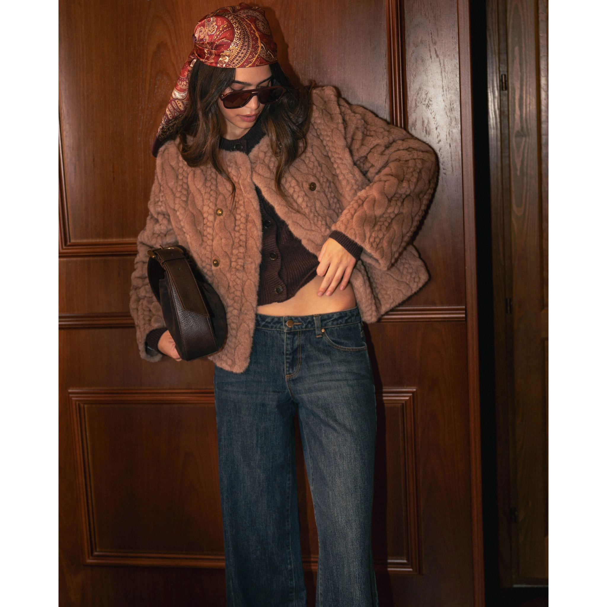 Chaqueta corta de pelo con doble abotonadura de mujer