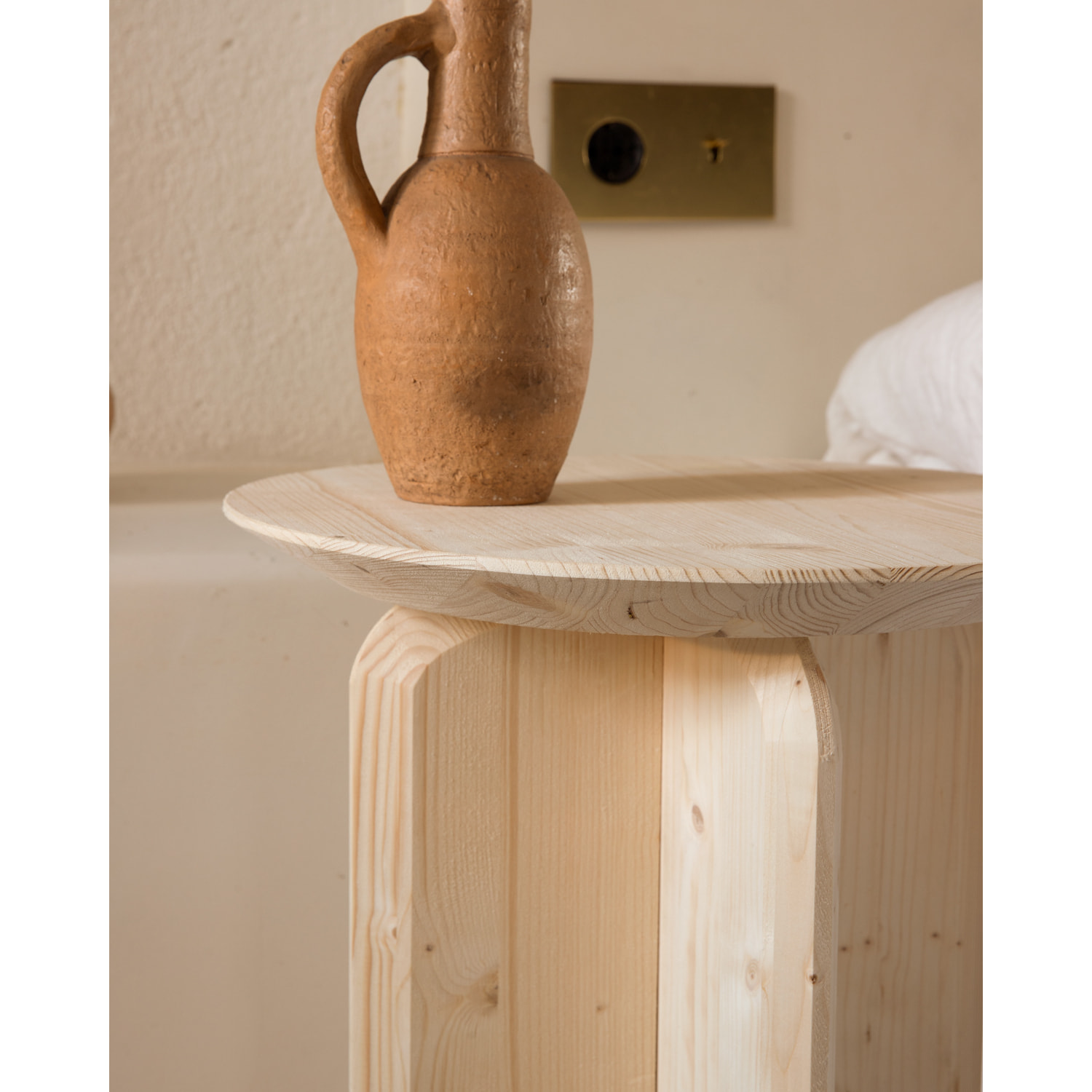 Table d’appoint en bois massif naturel de 50x45cm Hauteur: 50 Longueur: 45 Largeur: 45