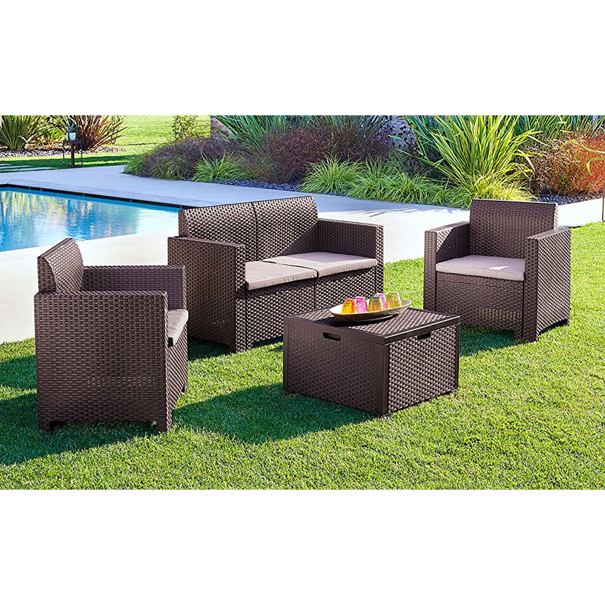 Set salotto da esterno Venere, Set da giardino con cuscini, Salottino indoor e outdoor effetto rattan, 100% Made in Italy, Marrone