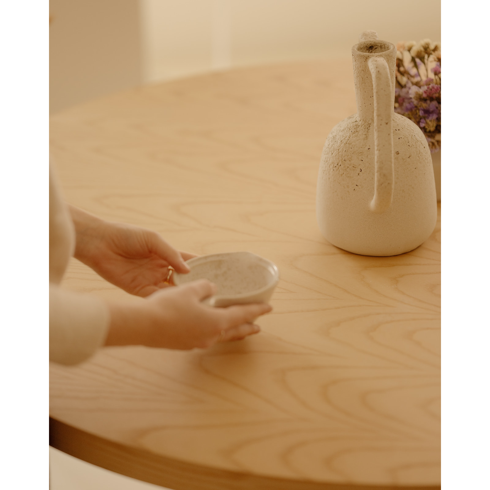 Mesa de comedor redonda de madera de fresno en varias medidas
