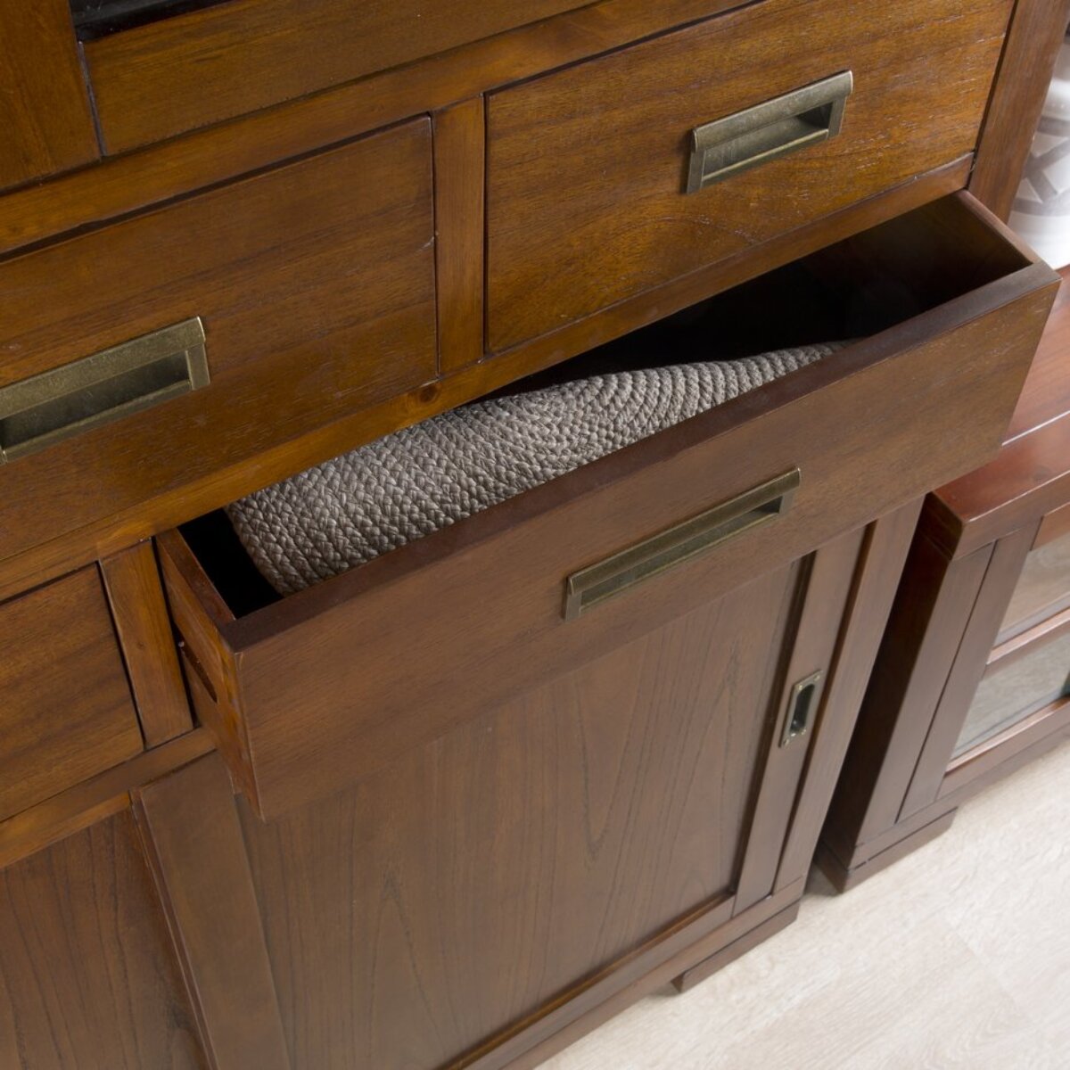 Vitrine Kenia -bois massif de mindi et placage naturel de mindi-couleur teck 115 x 190 x 40 cm