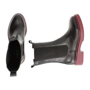 Chelsea boots neri in pelle, tacco 4 cm