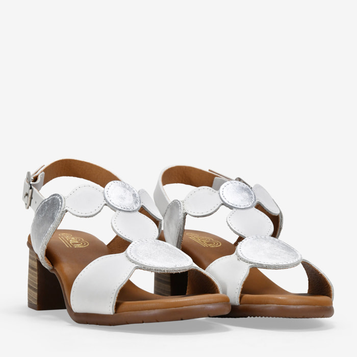 Sandalias de tacón blancas en piel