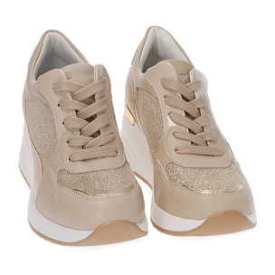 Zapatillas urbanas beige, tacón de cuña de 6 cm