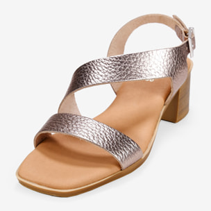 Sandalias metalizadas en piel con tacón efecto madera