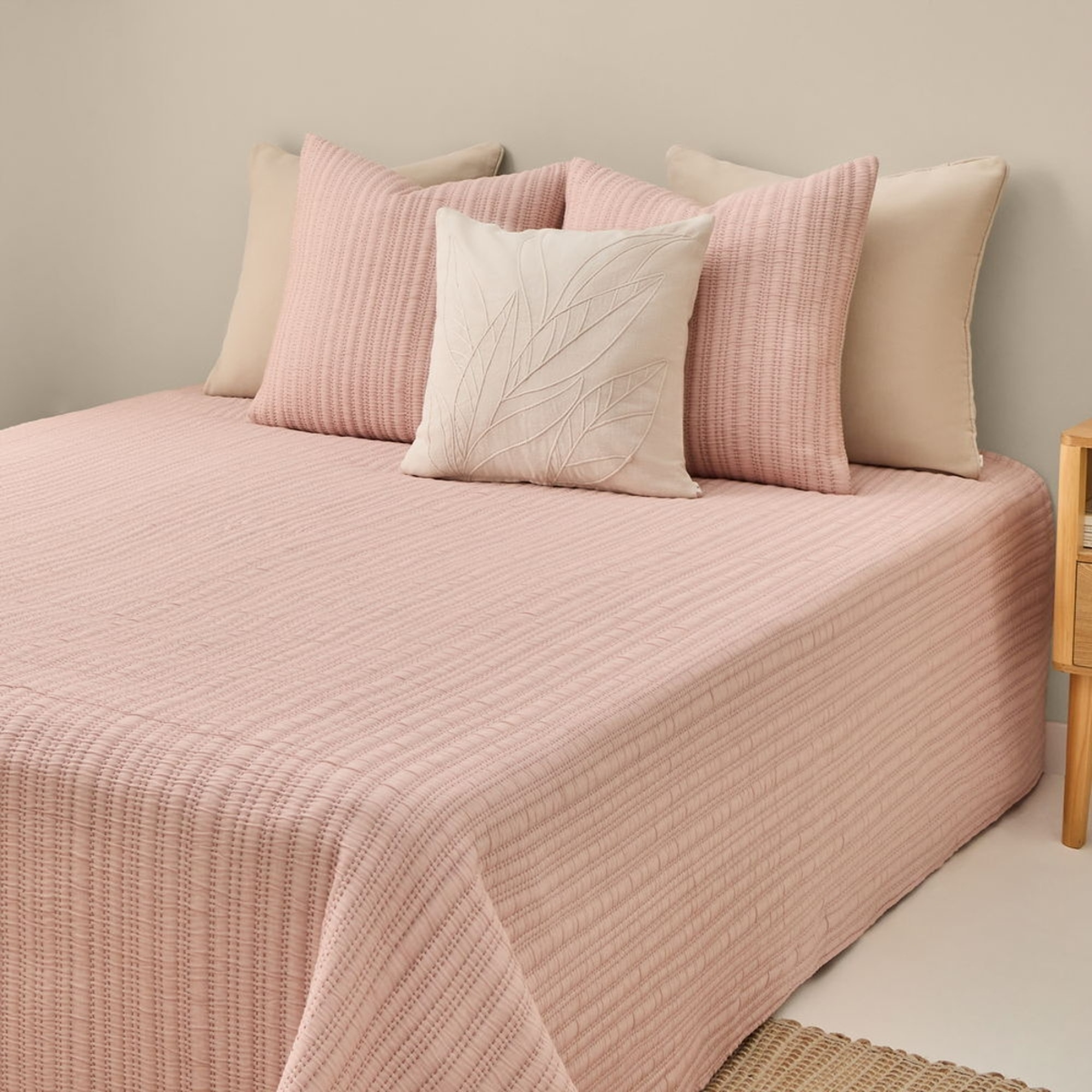 Colcha bicolor acolchada Licheri color rosa Algodón y poliéster