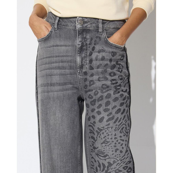 Jeans a gamba dritta con stampa leopardata ed effetto similpelle