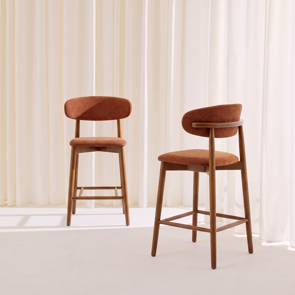 Tabouret de bar bois d'hévéa noyer et tissu chenille (lot de 2)  PAOLA