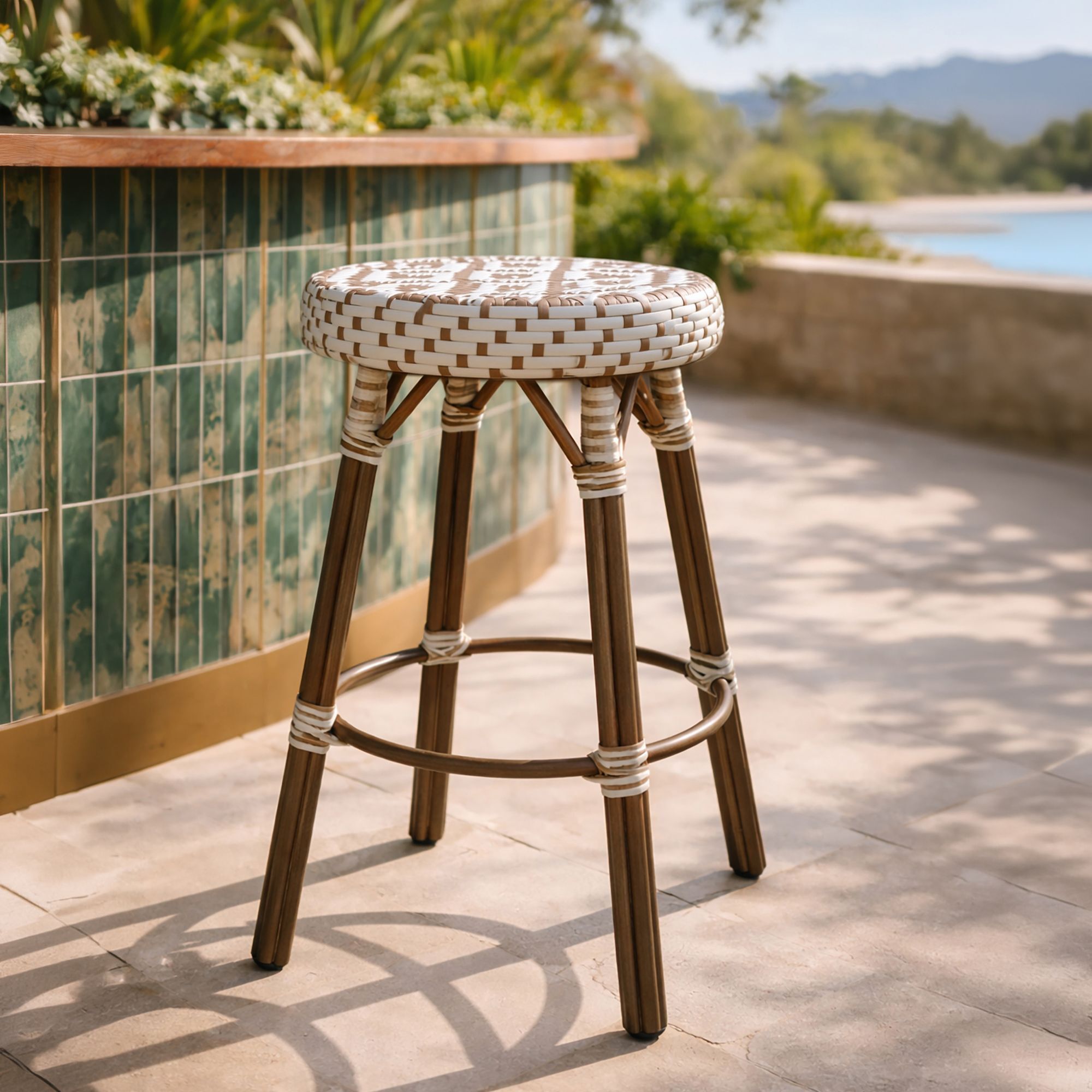 Tabouret haut d'extérieur en textilène tressé beige SCALA