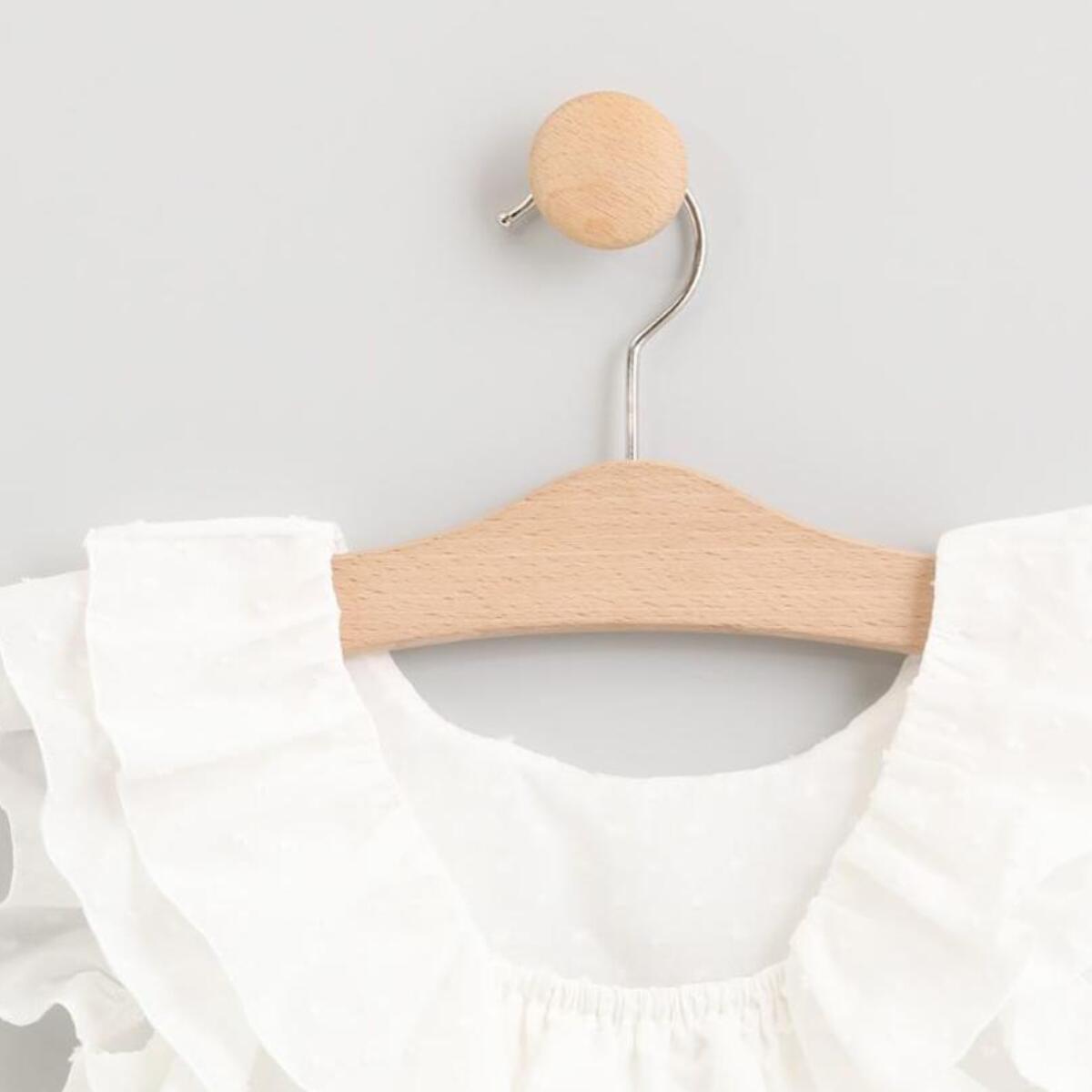 BLUSA DE PLUMETI CRUDO CON VOLANTES