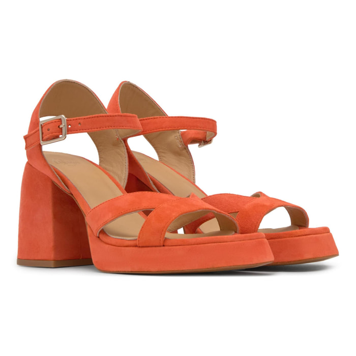 Sandalia de tacón Vero en ante con cierre de hebilla